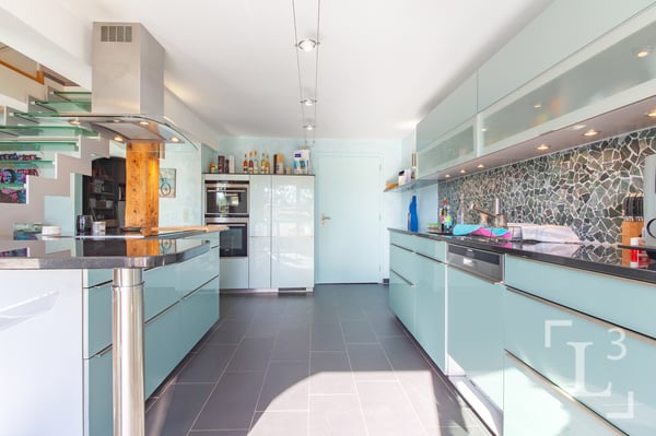 Coup de coeur! Spacieuse villa avec jardin et vue dégagée 8