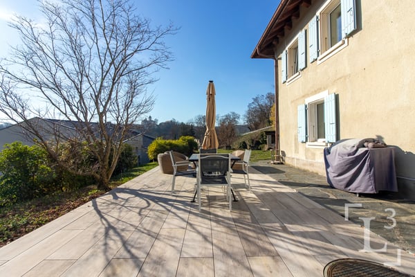 Coup de coeur! Spacieuse villa avec jardin et vue dégagée 4