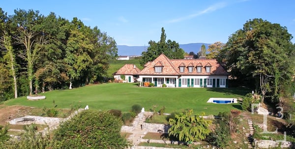 Propriété de caractère avec vaste jardin et vue sur le lac 2