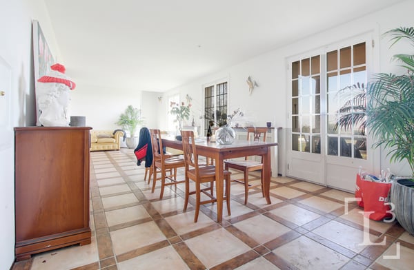 Propriété de caractère avec vaste jardin et vue sur le lac 6