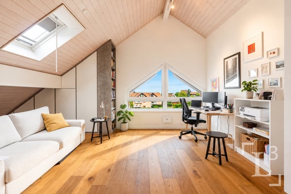 Spacieux duplex en attique avec balcon + un potager! 9
