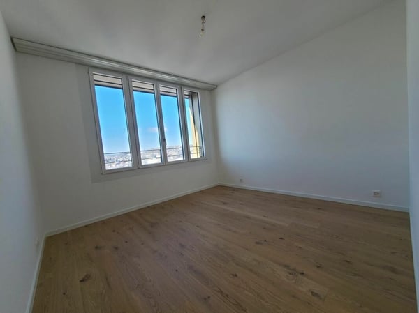 Plugin 4 - Appartement 5.5 pièces au 12ème étage 13