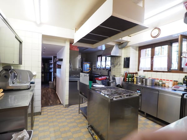 Restaurant (fond de commerce) + 3 appartements 4