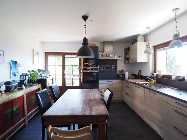 Restaurant (fond de commerce) + 3 appartements 9