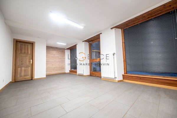 LOCAL COMMERCIAL / BUREAU AU COEUR D'EVOLENE 2