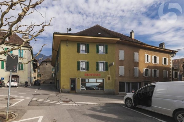 Immeuble de rendement au coeur d'Ollon 1