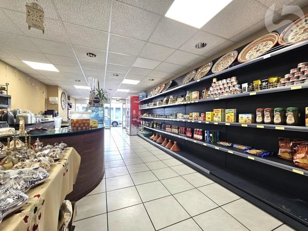 Magnificent arcade in the center of Prilly 5