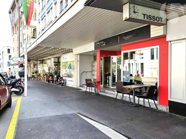 Magnificent arcade in the center of Prilly 1