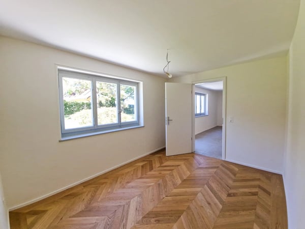 Splendid 1.5 room apartment on the ground floor of an architect-designed villa with private garden (robot lawnmower, automatic watering) LEB train station on site. 10