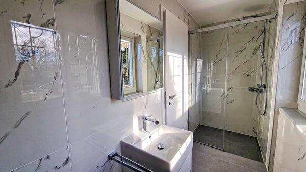 Splendid 1.5 room apartment on the ground floor of an architect-designed villa with private garden (robot lawnmower, automatic watering) LEB train station on site. 9