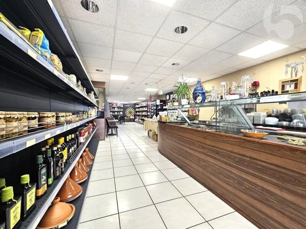 Magnificent arcade in the center of Prilly 4