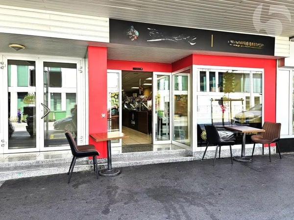 Magnificent arcade in the center of Prilly 3