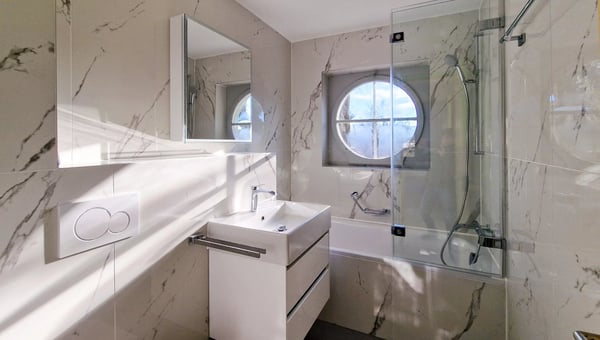 Duplex 1.5 sq.ft. with splendid garden and terraces in fully renovated architect-designed villa, 300 m. from LEB station in Bercher 13