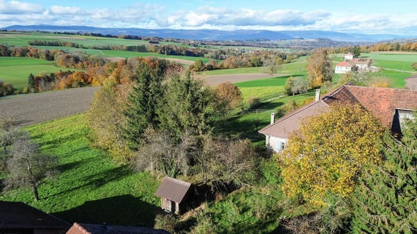 Sale on plans in Rueyres : Villas 1.5 pcs of 180 m2 hab. with nice view on the valley, 1 km from Leb de Bercher train station 13