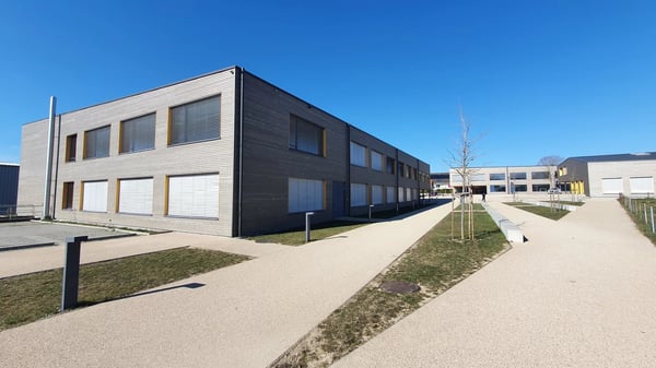 Sale on plans in Rueyres : Villas 1.5 pcs of 180 m2 hab. with nice view on the valley, 1 km from Leb de Bercher train station 9