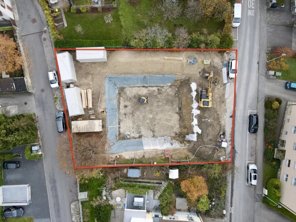 Beautiful luxury apartment in a contemporary building with clean lines! 8