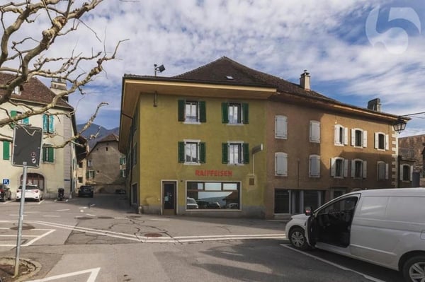 Investment property in the heart of Ollon 1