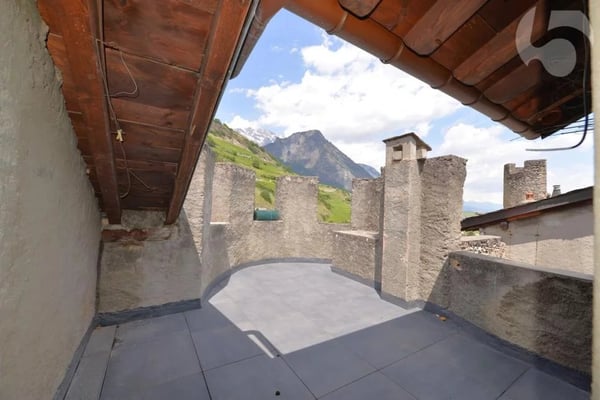 Attic with great potential with rare turret in the heart of the village of Saillon 2