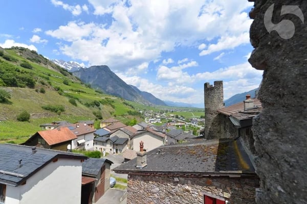 Attic with great potential with rare turret in the heart of the village of Saillon 1
