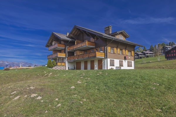 Appartement au pied des pistes avec balcon et magnifique vue sur les montagnes 1