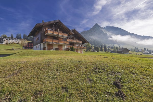 Appartement au pied des pistes avec balcon et magnifique vue sur les montagnes 11