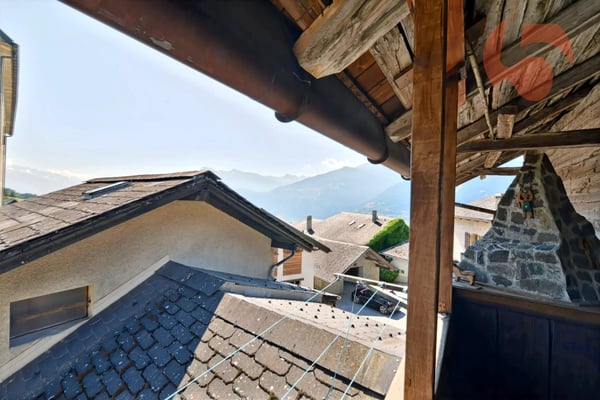 Authentique maison villageoise à fort potentiel avec garage et carnotzet 12