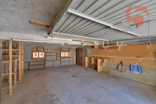 Authentique maison villageoise à fort potentiel avec garage et carnotzet 11