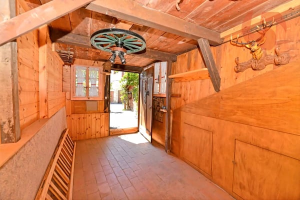 Authentique maison villageoise à fort potentiel avec garage et carnotzet 13