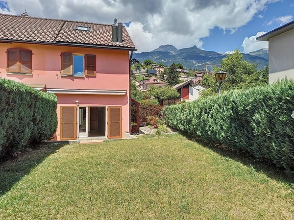 Charmante maison mitoyenne d'angle au coeur de Sierre 3