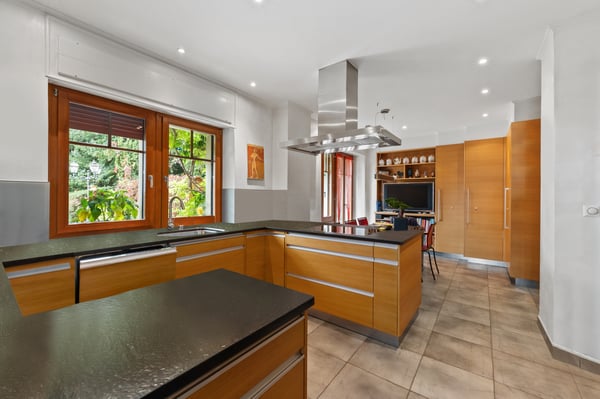 DOMAINE EXCEPTIONNEL AVEC VUE PANORAMIQUE SUR LE LAC 12