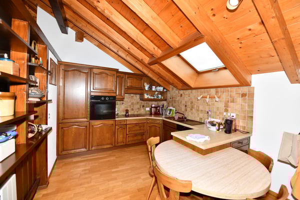 AIGLE - IMMEUBLE 3 APPARTEMENTS + 8 PLACES PARC 8