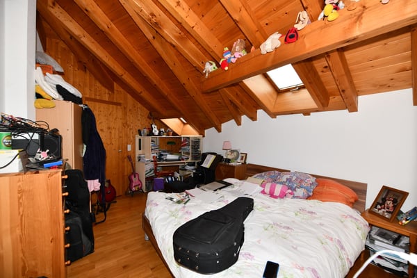 AIGLE - IMMEUBLE 3 APPARTEMENTS + 8 PLACES PARC 12