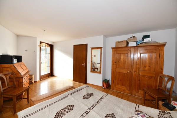 AIGLE - IMMEUBLE 3 APPARTEMENTS + 8 PLACES PARC 7