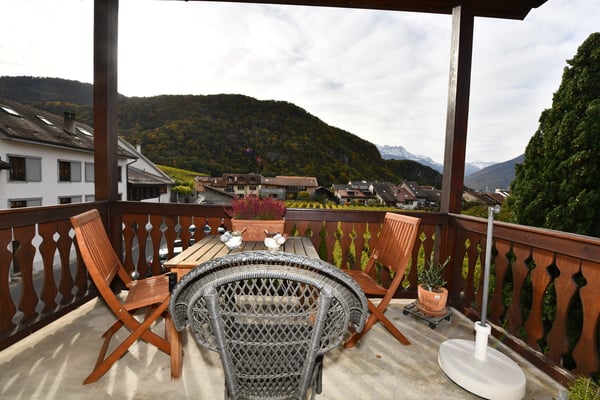 AIGLE - IMMEUBLE 3 APPARTEMENTS + 8 PLACES PARC 3