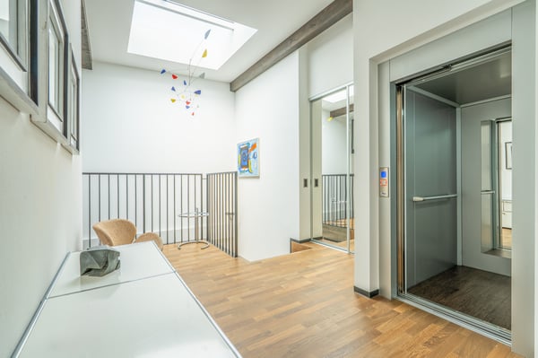 MAISON VILLAGEOISE RENOVEE - INTERIEUR NEW YORKAIS - ASCENCEUR & 9