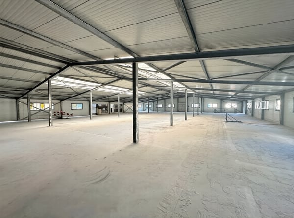 SIERRE - HALLE INDUSTRIELLE DE 2'200 M2 AVEC PROJET DE TRANSFORMATION 2