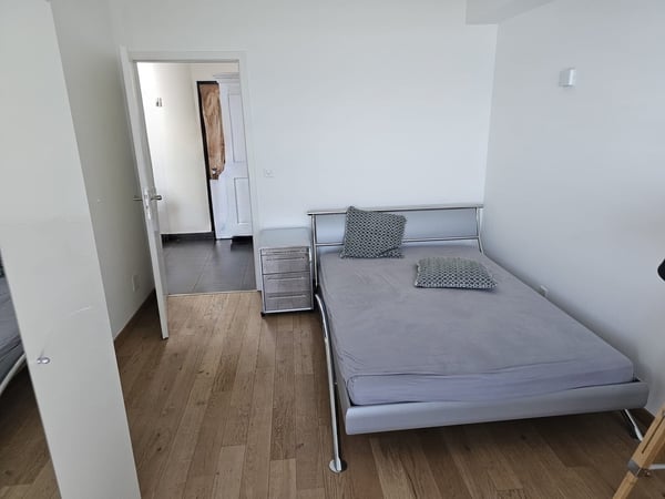 LUTRY - BEL APPARTEMENT DE 4.5 PIÈCES AVEC VUE SUR LE LAC ET LES 3