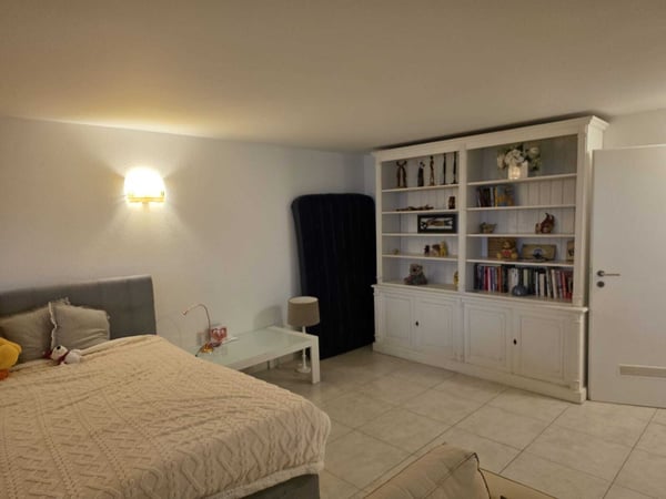 LUTRY - BEL APPARTEMENT DE 4.5 PIÈCES AVEC VUE SUR LE LAC ET LES 6