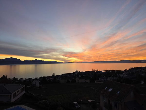 LUTRY - BEL APPARTEMENT DE 4.5 PIÈCES AVEC VUE SUR LE LAC ET LES 1