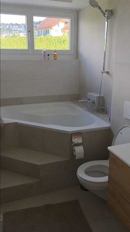LUTRY - BEL APPARTEMENT DE 4.5 PIÈCES AVEC VUE SUR LE LAC ET LES 13