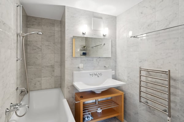 Prachtvolle 5.5-Zimmer-Wohnung – Chalet-Atmosphäre im Herzen der Alpen 9
