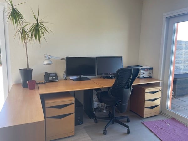 A louer 2 places de travail/bureaux 4