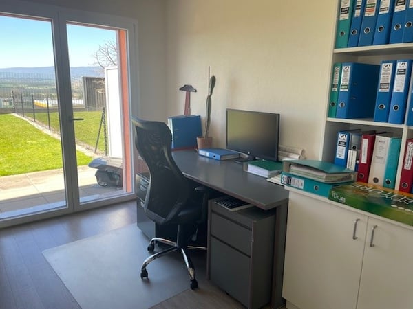 A louer 2 places de travail/bureaux 8