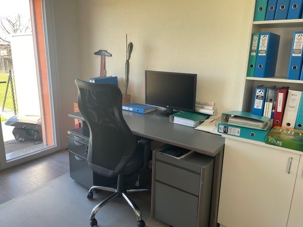 A louer 2 places de travail/bureaux 3