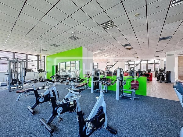 Salle de fitness de 1180 m2 à Lonay entièrement équipée à louer 1