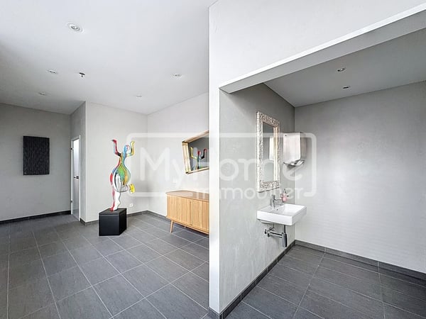 Salle de fitness de 1180 m2 à Lonay entièrement équipée à louer 5