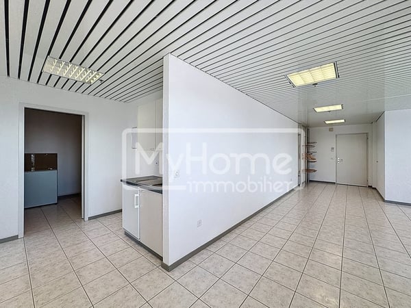 Local commercial lumineux de 120 m2 à Lonay 4