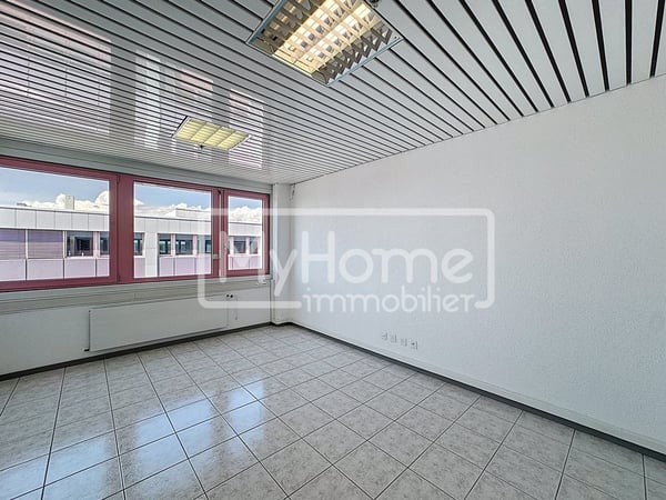 Local commercial lumineux de 120 m2 à Lonay 5