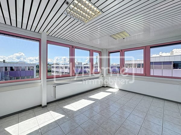 Local commercial lumineux de 120 m2 à Lonay 3