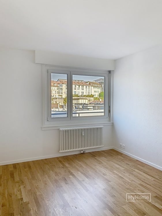 A saisir ! Studio rénové idéalement situé en plein centre ville ! 2